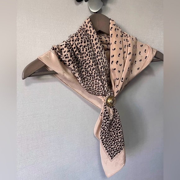 Vintage Nina Ricci silk square scarf. - Picture 8 of 9